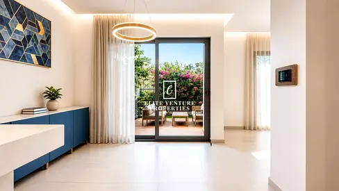 Close to Pool and Park | Mid-Unit | Prime Location