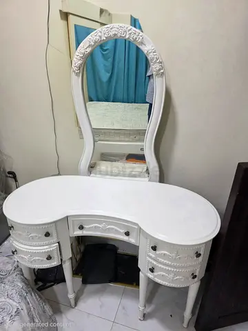 White Vintage Dressing Table with Oval Mirror