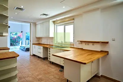 4BR upgraded Townhouse | well maintained | next to pool