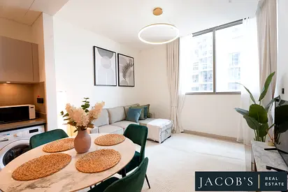 Burj and pool view | 6.4% ROI | Furnished