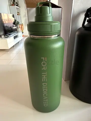 Built for Athletes™ For The Dedicated insulated water bottle (green) - 1L