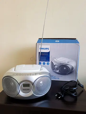ORIGINAL PHILIPS Brand Portable CD Boombox player/digital FM, dynamic bass boost, audio input/radio