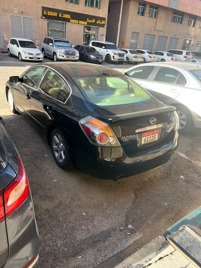 Nissan Altima 2009 — photo 1 of 6