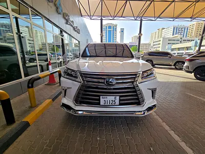 Lexus LX 570 Signature 2021 - GCC Specs - Excellent Condition