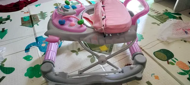 5 months old baby walker, brand new unused seat