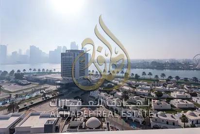 مكتب فاخر بـ 95 ألف بموقع استراتيجي في المجاز 1 كورنيش بلازا | إطلالة بحرية | 3 أشهر مجانية | تكييف وموقف وتصديق عقد مجاناً | جاهز فوراً اغتنم الفرصة