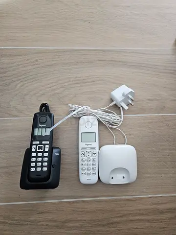 Pair of landline cordless phones with chargers (working condition)
