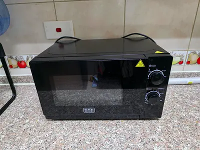 Black  Decker Compact Manual Microwave – Excellent Condition, Purchased New, First owner