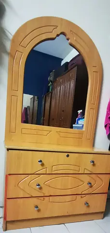 Wooden dresser with mirror - 3 drawers