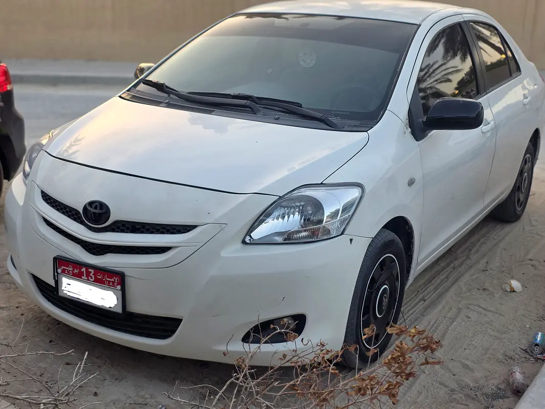 Toyota Yaris 2008 — photo 1 of 13