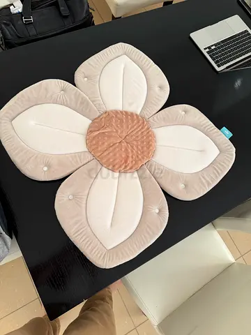Flower-shaped Baby Bath Seat Cushion (snaps for snug fit)
