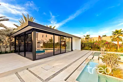 Premium Finish | 4 Bed | Luxury | Massive Plot