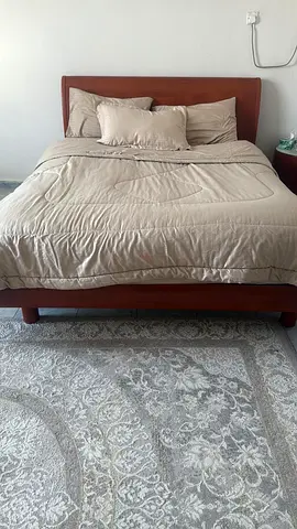 Queen Wooden Bedroom set HomeCenter (Good Condition)