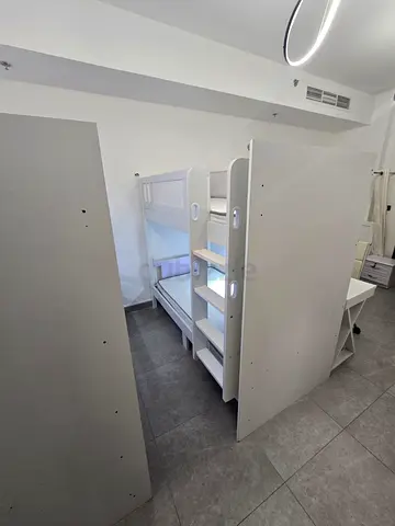 Luxurious female bedspace near Emirates towers metro