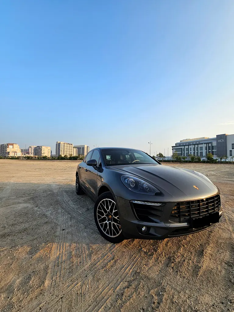 Porsche Macan 2016 — photo 1 of 17