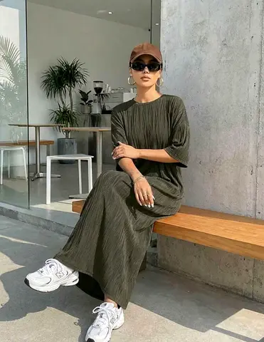 Comfortable Olive Green Pleated Maxi Dress - Casual Everyday Wear - BRAND NEW