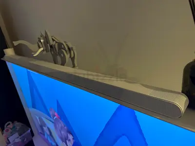 Slim white Samsung soundbar - good working condition