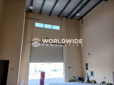 فرصة ذهبية مستودع على الطريق الرئيسي || طريق رئيسي مزدوج الطابق الأرضي، المساحة الإجمالية: 2300 قدم مربع || الإيجار بالدرهم الإماراتي 95,000/-