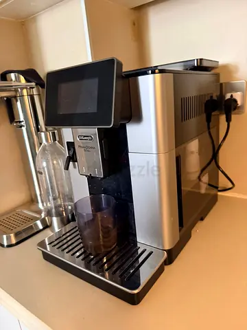 DeLonghi Fully Automatic Coffee  Espresso Machine - Good Condition