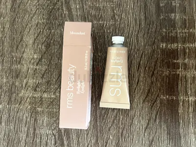 RMS beauty eyelights cream eyeshadow the shade is  (Moondust) - New