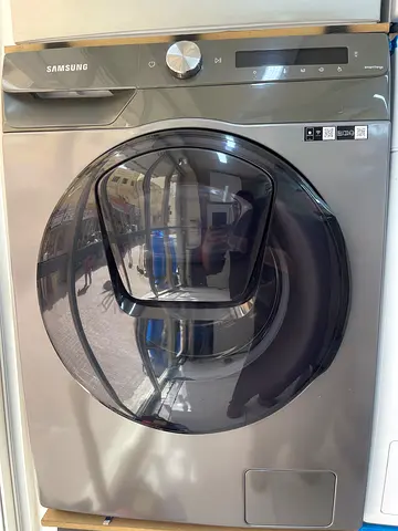 Samsung washing machine 9kg washer 6kg dryer same like new condition