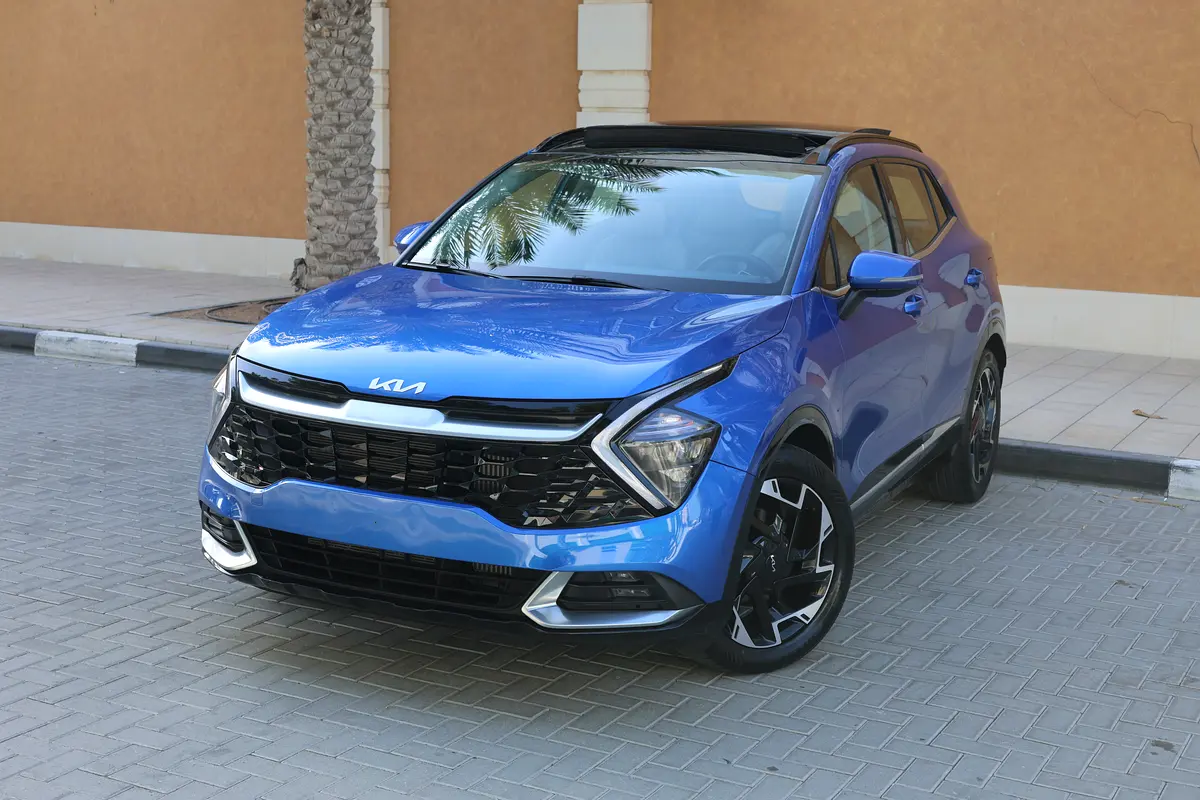 Kia Sportage 2023 — photo 1 of 20