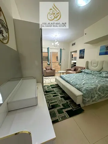 استديو مفروش مساحه كبيره مع بلكونه ومطبخ منفصل شامل الفواتير مع الباركن
