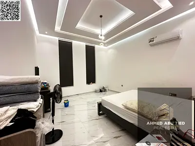 5 master bedrooms, large living room, majlis, spacious kitchen, 6 bathrooms, split air conditioning, close to the Dubai-Sharjah exit and public and se