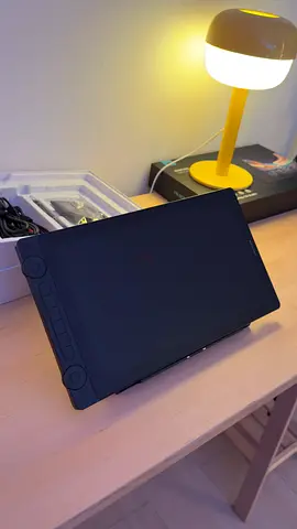 Drawing Pen Huion Display Tablet with Stand and Accessories (Good Condition)