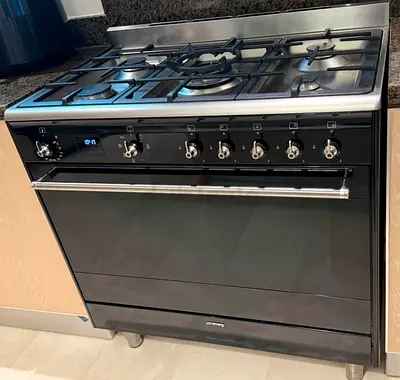 Smeg 5 burner top gas oven electric new model same like new condition