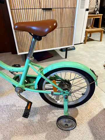 REID Light green childrens bike with training wheels - good used condition