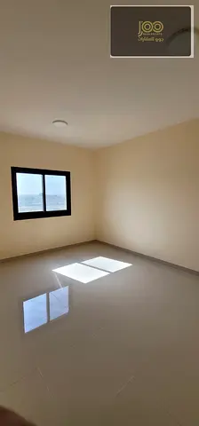 للإيجار السنوي / فرصة سكنية / شقة مميزة / تشطيب راقي / مساحات واسعة / بناية حديثة / موقع مميز