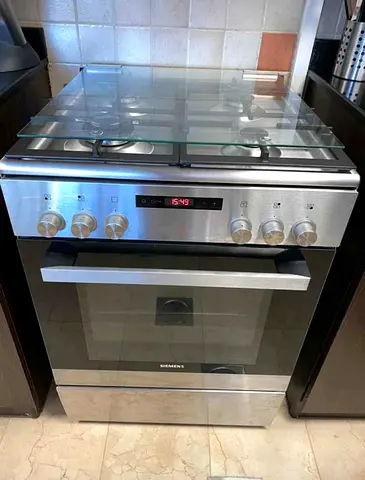 . Siemens Brand Top 4 Burner Gas Down Oven Electric Cooker Range Size 60/60 cm