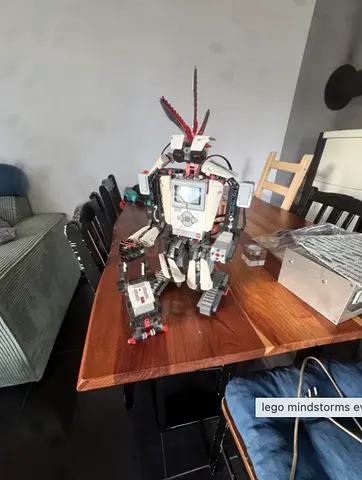 - LEGO Mindstorms Education EV3