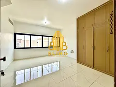 FAMILY BUILDING!! Studio Apartment With Built-In Cupboards