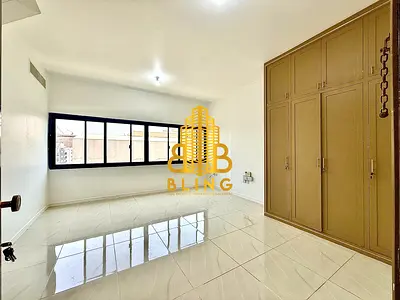 FAMILY BUILDING!! Studio Apartment With Built-In Cupboards