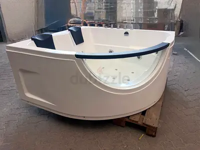 BATHTUB WITH JETS