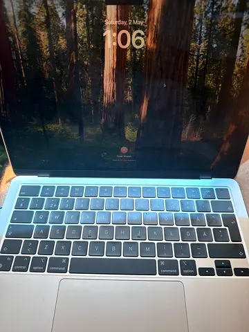 Apple MacBook Air M2 13-inch