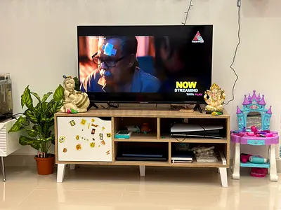 GENERL AVANOS - 43 FHD EDGELESS ANDROID TV inch LED TV with stand - Good working condition 12 months