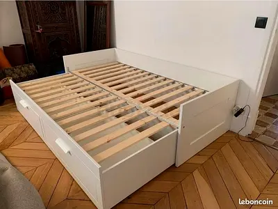 White wooden daybed with storage drawers - good condition