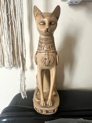 Elegant Egyptian-Style Cat Statue – Decorative Piece