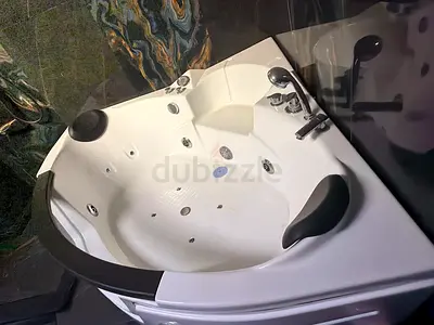 Corner Jacuzzi Bathtub with Dual Headrests and Jets