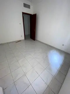 One-bedroom apartment with a living room, excellent size, balcony, and central air conditioning.