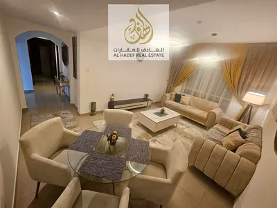 شقة مميزة للبيع في إمارة الشارقة بمنطقة الخان، فرصة عقارية رائعة لامتلاك شقة فاخرة بموقع استراتيجي قريب من الكورنيش وسهولة الوصول إلى دبي، تتميز الشقة