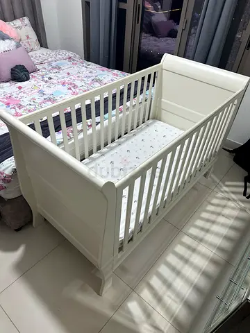 Mamas  Papas Convertible Crib to Toddler Bed - White (Excellent Condition)