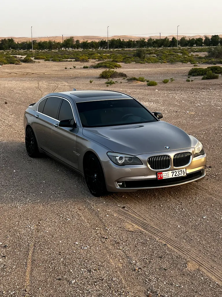BMW 7-Series 2011 — photo 1 of 14