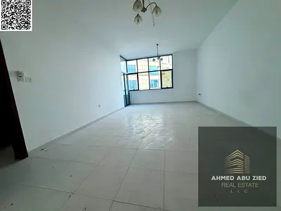 غرفتين ماستر صالة كبيرة مطبخ واسع 3 حمام بلكون اطلالة مفتوحة تكييف مركزي خزائن حائط تسهيلات ففي الدفع قريب لمخرج دبي الشارقة والاماكن العامة تامين شيك