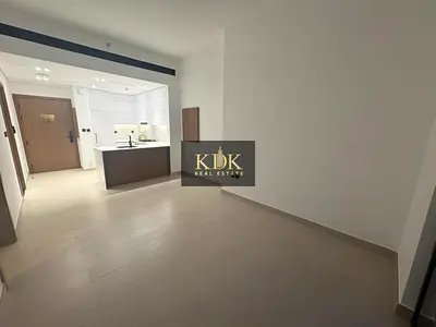 High-Floor 1BR | Pool & Downtown View | Balcony | Modern Open Kitchen