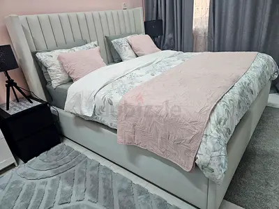 King bed set 8pcs Premium furniture. Like new