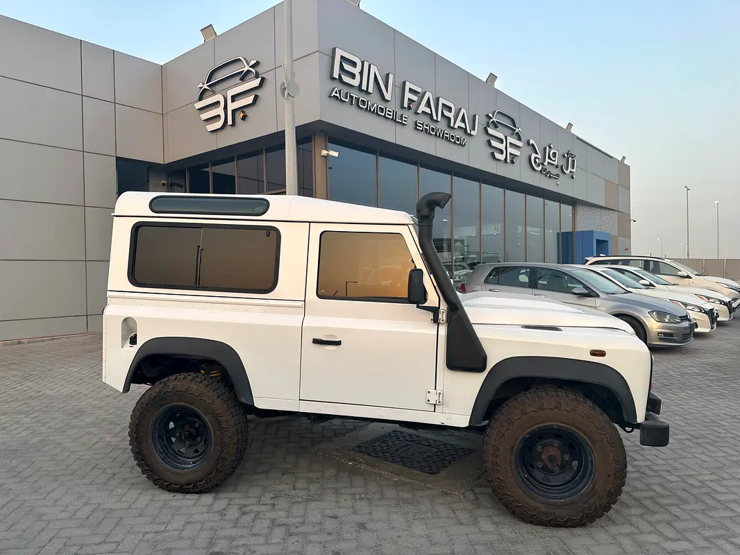 Land Rover Defender 2013 — photo 1 of 12